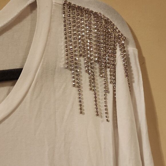 Torrid White Lip Print Top with Silver Accents Size 3 EUC - Picture 3 of 4